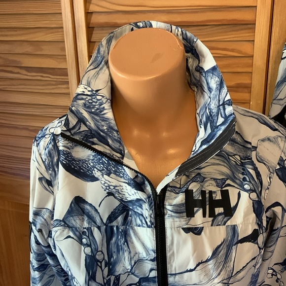 HOST PICK!🥰 HELLY Hansen wind jacket and shorts SPF40 sailing RIDING OUTDOORS S - Picture 3 of 16